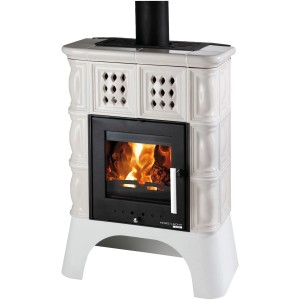 Haas+Sohn Küchenofen Keramik Elfenbein-Chrom, 8 kW Kaminofen mit Feuer.