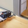 Bosch Starlock Best of Cutting Set, 5-teilig im Einsatz zum Schneiden von Holz mit Multifunktionswerkzeug.
