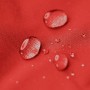 Detailaufnahme: Wasserabweisender, roter Bezug des Sitting Point Sessel Twist mit Wassertropfen.