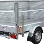 Stema Basic 750 Autoanhänger mit Gitteraufsatz und Zubehör, Heckansicht.