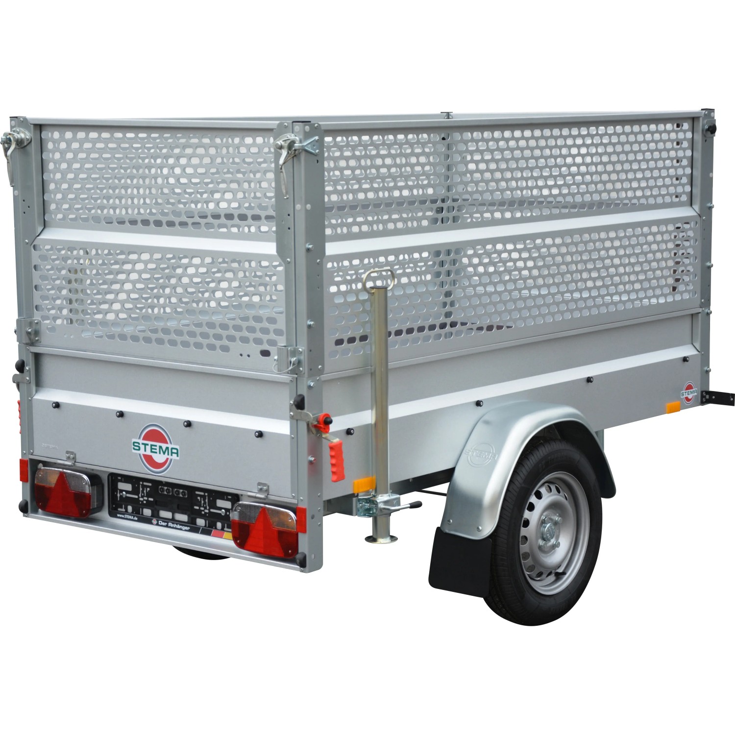 Stema Basic 750 Autoanhänger mit Gitteraufsatz und Zubehör, Heckansicht.