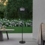 Schwarze Lucande LED Außenleuchte Heribio aus Metall, 153cm hoch, für Garten und Terrasse.