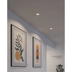 Weißer Eglo LED-Spot Carosso-Z RGB/CCT (Ø 9,3 cm) in Decke eingebaut.