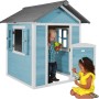 Axi Lodge Spielhaus in Karibischem Blau mit zwei spielenden Kindern.