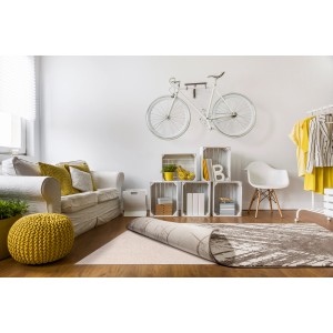 Beige Luxor Living Teppichunterlage 120x190 cm unter einem Teppich im Wohnzimmer.