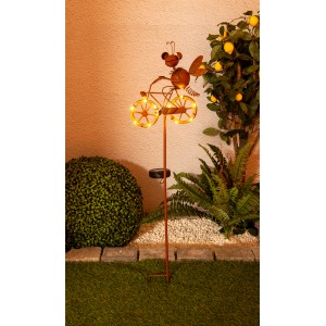 Brauner LED Solar Erdspieß mit Schmetterling auf Fahrrad, 88cm, für Garten und Außenbereich.