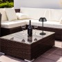 Schwarze Reality LED-Tischleuchte Ricardo auf Gartentisch mit Deko.