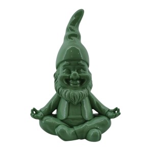 Grüner Deko-Zwerg (25 cm) in Yoga-Pose. Meditierende Gartendekoration mit spitzer Mütze und Bart.