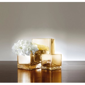 Goldene Glasvasen mit Spiegeleffekt, behandelt mit Rust-Oleum Spezial-Spray.