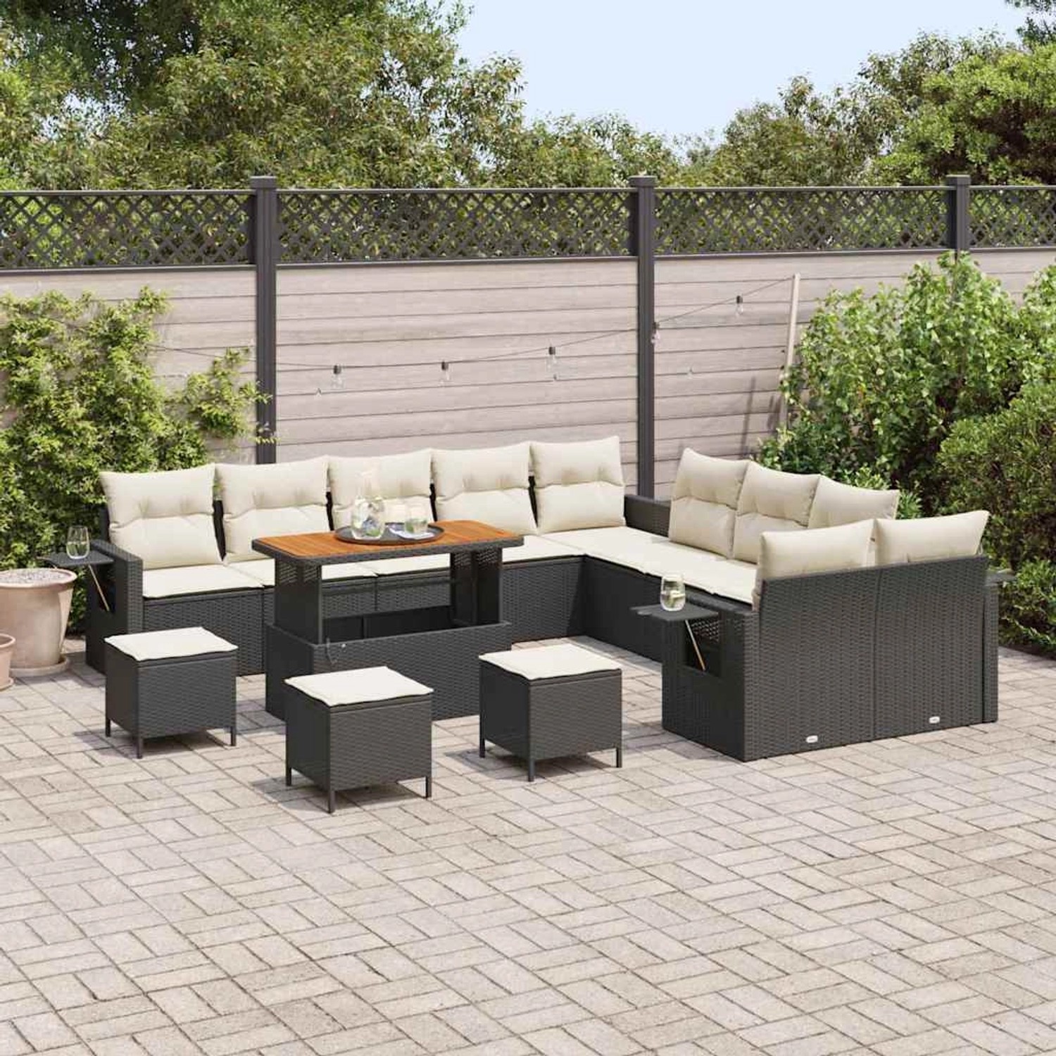 Schwarzes 14-tlg. vidaXL Garten-Sofa-Set aus Poly Rattan mit Tisch und Hockern.