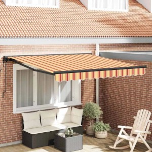Mehrfarbige vidaXL Einziehbare Markise (300x250 cm) am Haus montiert.