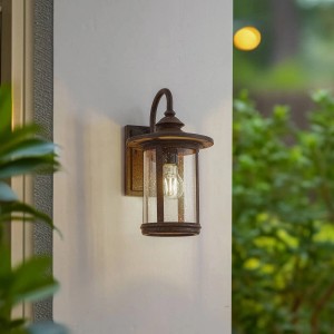 Braune Lindby Außenwandleuchte Zayn im Retro-Stil mit E27 Fassung für Garten und Terrasse.