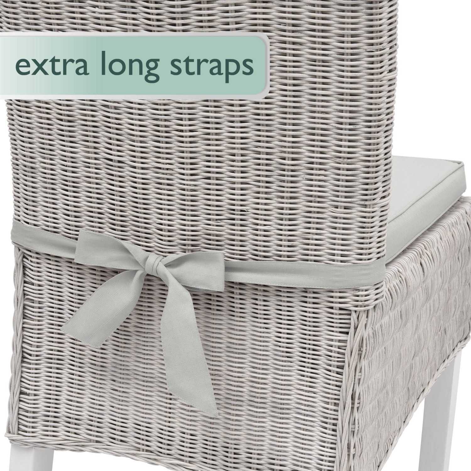 Beautissu Pia Stuhlkissen, hellgrau, mit Befestigungsband auf einem Stuhl.