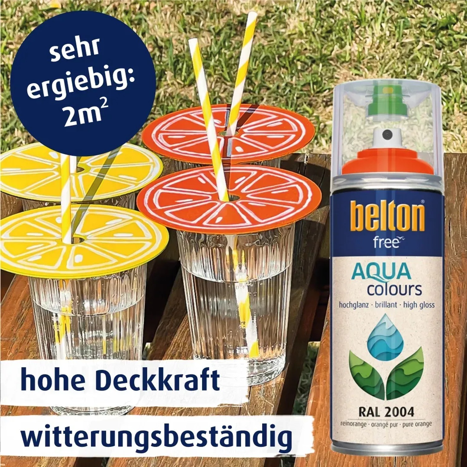 Belton Free AQUAcolours Buntlack Reinorange, hochglänzend. Farbspraydose neben Gläsern mit Strohhalmen.