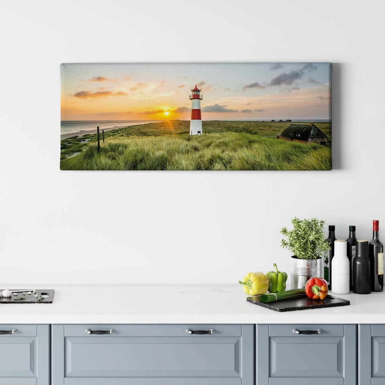 Leinwandbild mit Leuchtturm im Sonnenuntergang, maritimes Wandbild für Wohnräume.