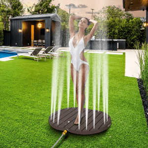 Braune CCLIFE Gartendusche mit Wasserfontäne im Garten. Outdoor Dusche für Erfrischung.