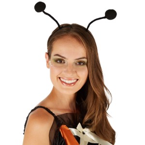 Frau im Schmetterling Kostüm mit Fühler-Haarreif. Karnevalskostüm.