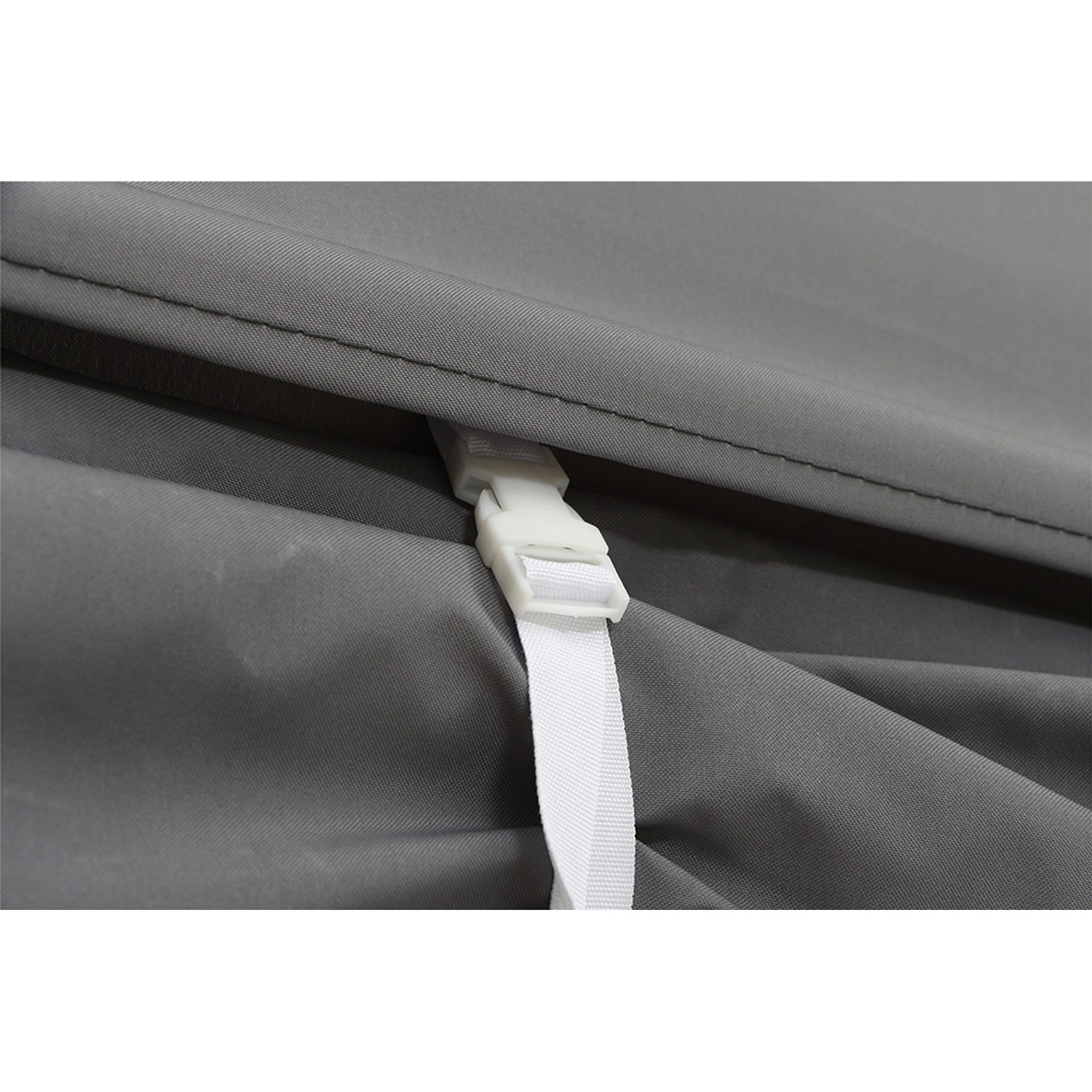 Detailaufnahme: Grauer Siena Garden Pavillon mit weißem Verschlussband.