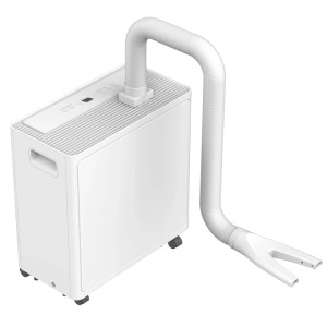 Weißer Comfee Luftentfeuchter MDDA-30DEN7-SD mit Schlauch und Rollen.