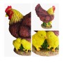 Bunte Gartenfigur aus Polyresin: Hahn mit zwei gelben Küken. Wetterfeste Dekofigur für Garten & Terrasse.