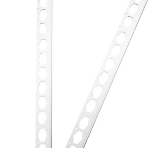 Weißes ProfileXXL Abschlussprofil aus PVC, 2,5m lang, mit geriffelter Oberfläche und Aussparungen.