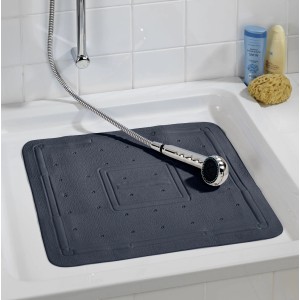 Graue Wenko Duscheinlage Florida 55x55 cm mit Antirutsch-Struktur in Dusche.