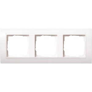 Gira Event Abdeckrahmen 3-fach, reinweiß seidenmatt mit glänzendem Zwischenrahmen.