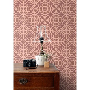 ESTAhome Vliestapete: Abgenutztes Fliesenmuster in Aubergineviolett. Dekorative Wandgestaltung im Bohemian Stil.