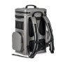 Grauer Petromax Kühlrucksack (7 l) mit Tragegurten und Fächern für Outdoor-Aktivitäten.