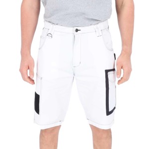 Weiße Eliworx Workwear Shorts mit schwarzen Werkzeugtaschen und D-Ring, getragen. Robuste Arbeitskleidung.