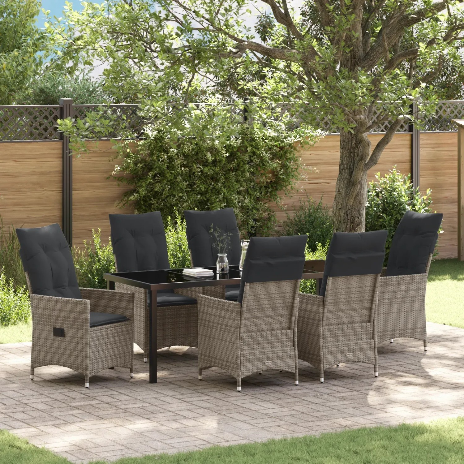 Graue 7-teilige vidaXL Garten Essgruppe aus Polyrattan mit Tisch und Stühlen mit Kissen.