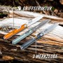 Gerber Armbar Slim Cut Taschenmesser in Orange, Grün und Grau auf Holz. Multitool mit 3 Werkzeugen.
