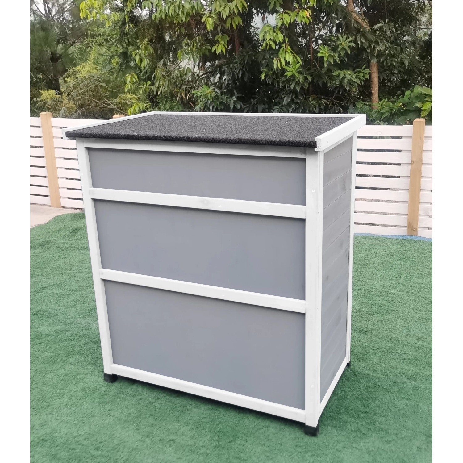 Leco Gartenschrank Momo, 95 cm, grau-weiß, aus Tannenholz mit wasserdichtem Dach für Garten und Terrasse.