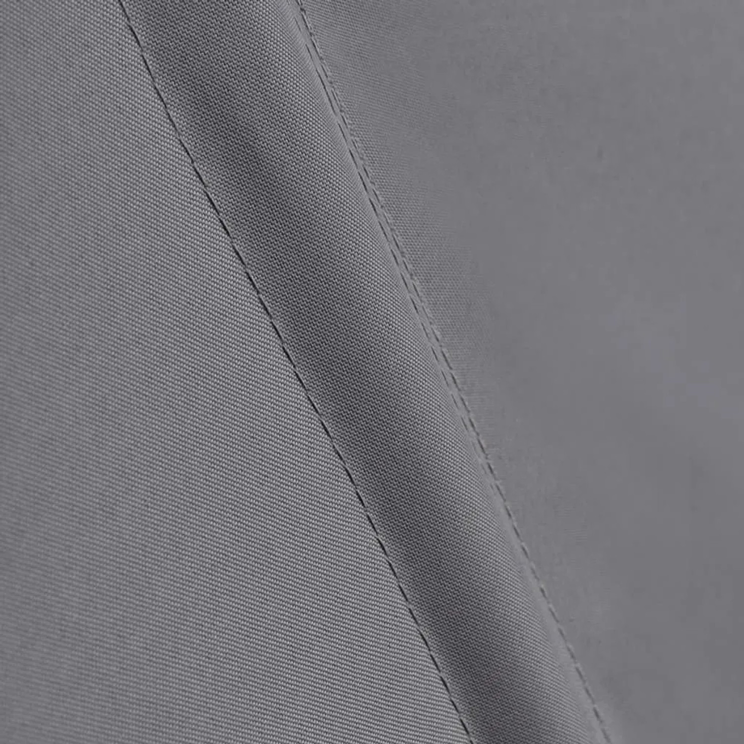 Detailaufnahme des grauen, faltbaren Balkonfächers 140x140 cm von furnicato.
