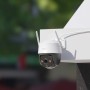 IMOU Cruiser 2C 3 MP WLAN Überwachungskamera, schwenkbar und neigbar, weiß-dunkelgrau, außen montiert.