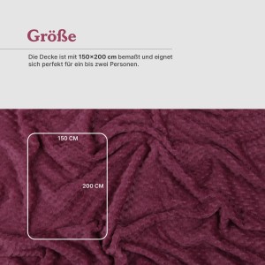 Weinrote Bestgoodies Kuscheldecke (150x200 cm) mit Cashmere Touch und Popcorn-Muster.