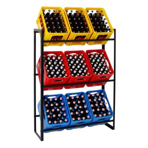 Schwarzes PROREGAL Getränkekistenregal Königssee XL mit gelben, roten und blauen Kisten.