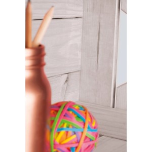 Rust-Oleum Colour Wash Anchor Grey Effektfarbe auf Holz mit Deko-Elementen.