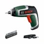 Bosch IXO 7 Akkuschrauber Set mit Bits, Ladekabel und Box. Kompakter Schrauber für kleine Aufgaben.