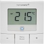 Weißer Homematic IP Wandthermostat Basic mit großem LC-Display, zeigt 21.5 °C. Für Hausautomation & Temperatursteuerung.