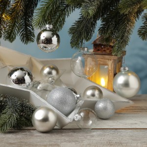 Silberne Marelida Weihnachtskugeln, 42-teiliges Set aus Glas, glänzend, matt und glitzernd.