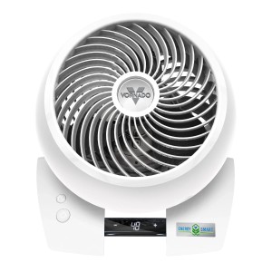 Weißer VORNADO Energy Smart Bodenventilator 6303 DC mit Timer und Fernbedienung.