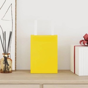 Gelbe Papiertragetasche mit weißen Henkeln aus Kraftpapier, ideal für Geschenke.
