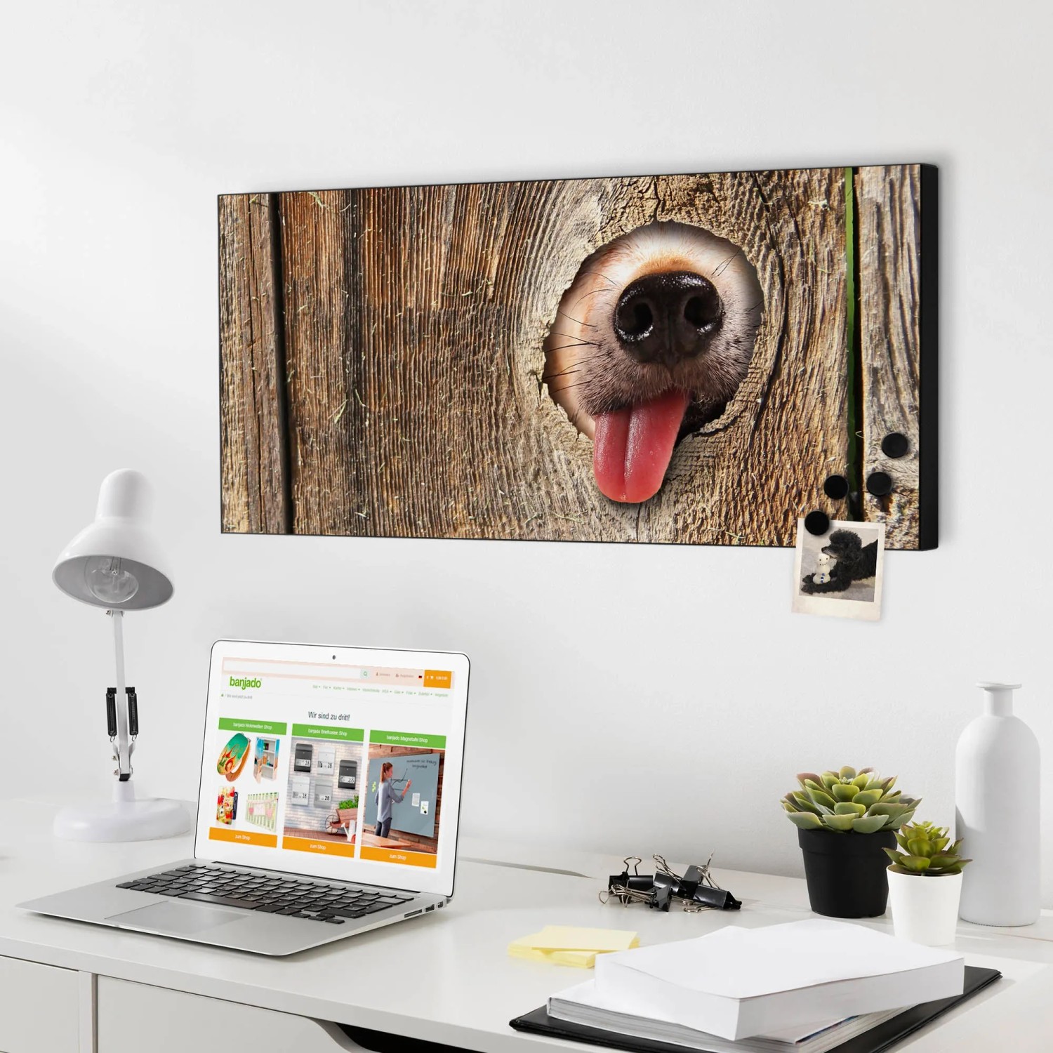 Banjado Magnettafel mit Hundemotiv "Rumschnüffeln", 78x37cm, inklusive Magnete.