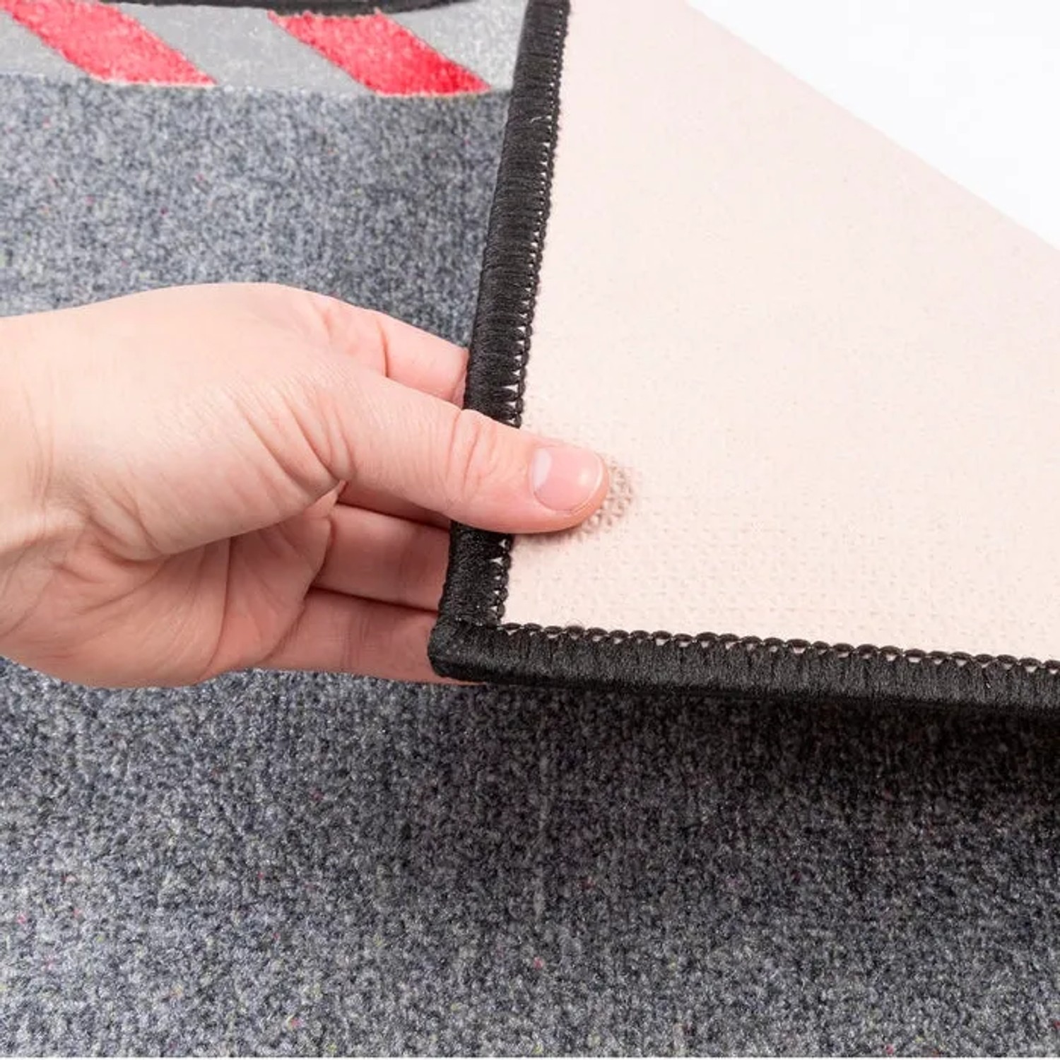 Karat Kabelmatte rot-weiß, 40x120cm, mit Warnumrandung und rutschfester Rückseite als Kabelschutz.