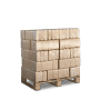 Heizfuxx Holzbriketts Ruf Original Blue, rechteckig, foliert, auf Holzpalette gestapelt. Brennstoffe für Kamin & Ofen.