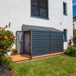 Spacemaker Metall-Gerätehaus 4x10 in Grau mit geöffneter Tür und Fahrrad im Inneren.