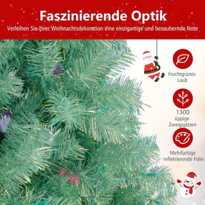 Detailansicht eines künstlichen Weihnachtsbaums mit dichten, fruchtgrünen Zweigen, reflektierender Folie und warmweißen LED-Lichtern.