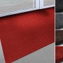 Rote KARAT Kokosmatte 40x60 cm als Eingangsmatte und Fußabtreter vor einer Tür.