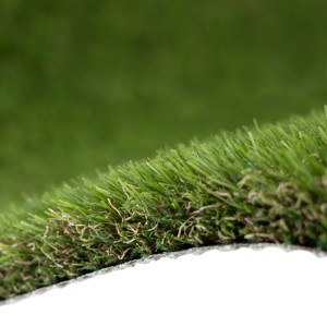 Nahaufnahme von grünem Kunstrasen Forestland mit 37 mm Florhöhe. Dichtes, naturgetreues Kunstgras für Garten & Balkon.